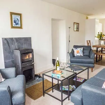 House 3 * Crooklands